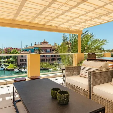 Beautiful Penthouse Overlooking Marina Channels Sotogrande Exterior photo