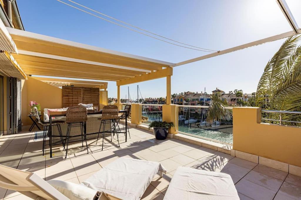 Beautiful Penthouse Overlooking Marina Channels * Sotogrande