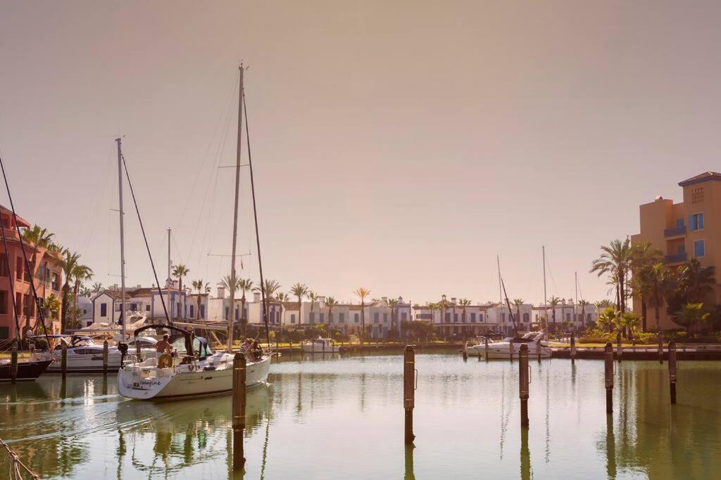 Appartement Beautiful Penthouse Overlooking Marina Channels