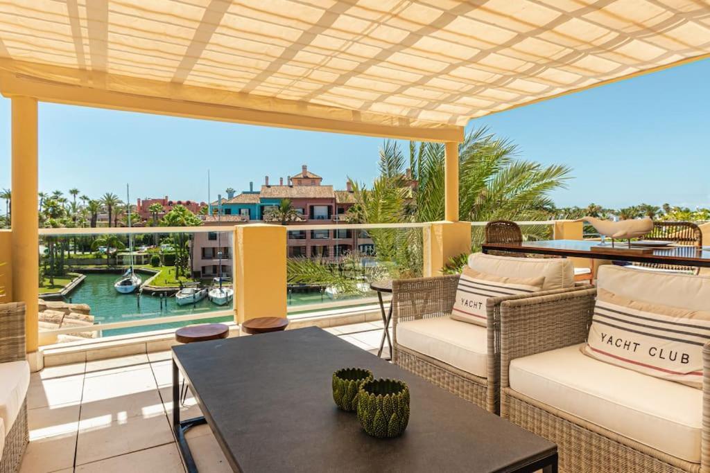 Appartement Beautiful Penthouse Overlooking Marina Channels *