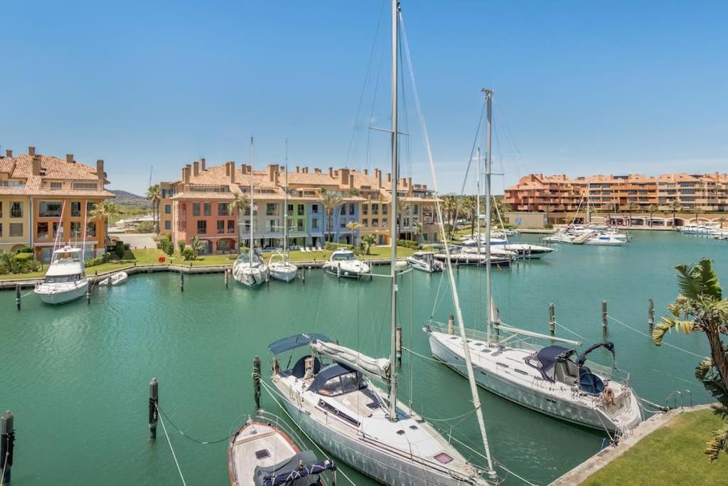 Beautiful Penthouse Overlooking Marina Channels * Sotogrande